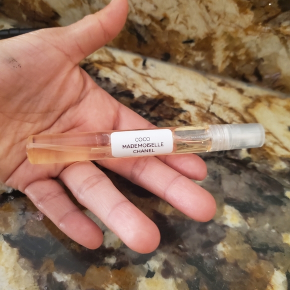 Chanel COCO MADEMOISELLE Eau De Parfum, travel size or sample - Picture 4 of 7